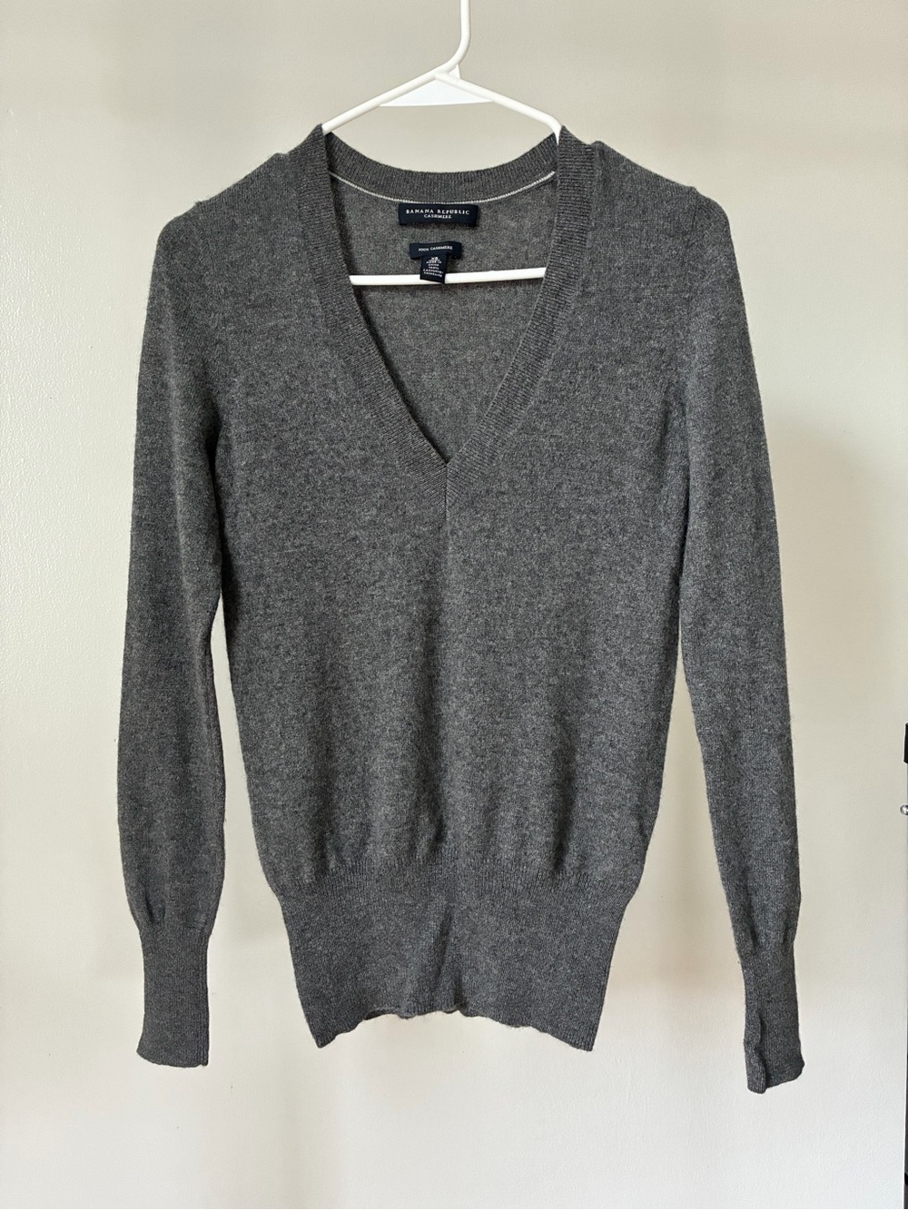 Banana Republic 100% V neck pullover
